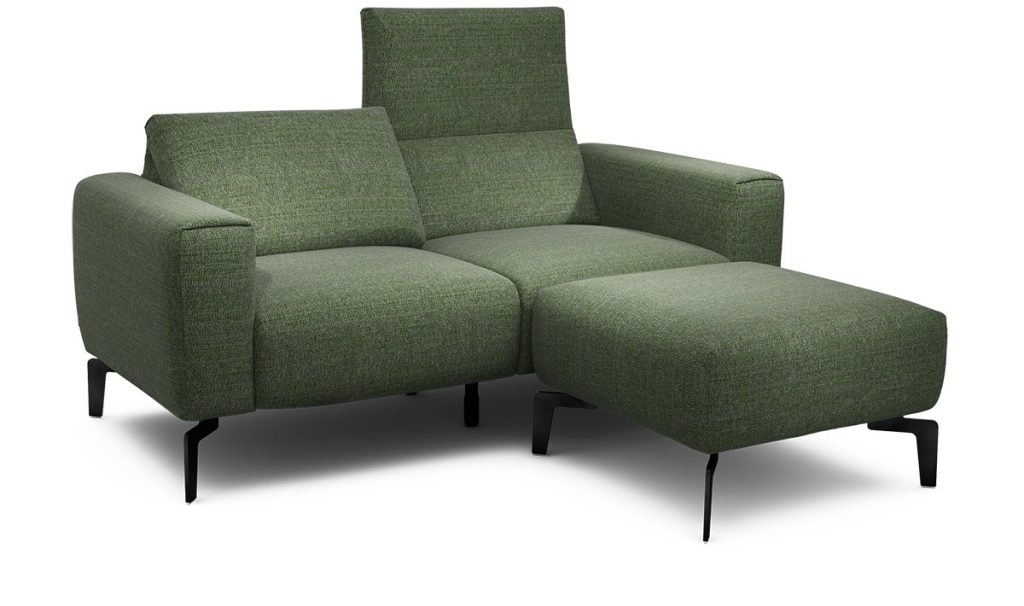 Sensoo Cosy1 2-Sitzer Sofa mit Hocker Rivoli forest gruen