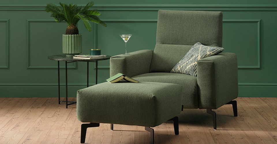 The Cosy1 1-seater in green with stool and a cushion.
